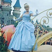 Cinderella in Disneyland Paris parade | Disneyland paris, Cinderella ...