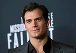Henry Cavill's Body Measurements Including Height, Weight, Shoe Size ...