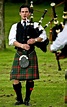 irish traditional costume | Kansallispukuja | Men in kilts,National ...