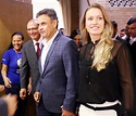Aécio Neves on Twitter: "Aécio e a esposa Letícia na chegada para a ...