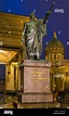 Mijail Kutuzov estatua (1837) y la catedral de Kazan en la noche, San ...