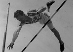 Bob Richards, pole vaulter who landed on Wheaties boxes, dies at 97