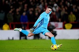 Dean Henderson injury: Nottingham Forest set to lose goalkeeper for ...