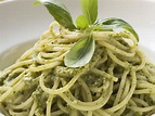 Pasta mit Pesto alla genovese Rezept | EAT SMARTER