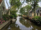 Broek in Waterland, a small village near Amsterdam. : pics