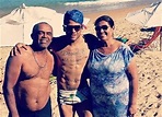 Las vacaciones de Dani Alves, de auténtico 'Beach Boy'