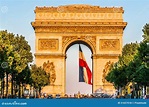 Arco Del Triunfo Con La Ciudad Francesa Francia De París De La Bandera ...