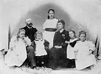 Annie and Harold Beauchamp and their five children, including Kathleen ...
