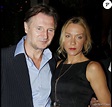 Liam Neeson heureux au bras de sa compagne Freya à Paris - Purepeople