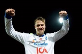 Viktor Claesson firade IFK Värnamo till allsvenskan med champagne