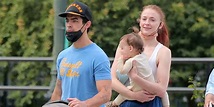 Joe Jonas y Sophie Turner, una familia feliz de paseo con su hija Willa ...