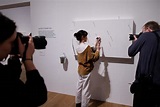Yoko Ono ofrece un lienzo en blanco al público en su nueva exposición ...