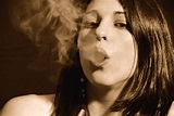 11 BEST "Elizabeth Banks Smoking" IMAGES, STOCK PHOTOS & VECTORS ...