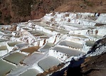 Piscinas de sal, em Maras, Peru (no Valle Sagrado de los Incas), em uso ...
