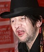 The Pogues-Sänger - Punk-Legende Shane MacGowan im Rollstuhl - Musik ...