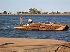 O batelão que nos leva á ilha da Maçaneta Moçambique Canoe, Dam, Terra ...
