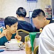 67岁TVB演员李影忘年恋曝光，与小男友甜蜜约会，旁若无人接吻|李影|刘松仁|约会_新浪新闻