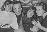 La famiglia De Filippo nel 1959 - Eduardo e Thea Prandi con i figli ...