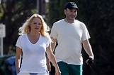 Pamela Anderson y su esposo Dan Hayhurst se divorcian después de 1 año ...