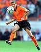 Phillip Cocu of Holland in action at Euro '2000. | Lendas do futebol ...
