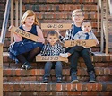 29 heartwarming photos of foster kids getting adopted
