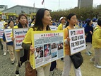 Thousands of Falun Gong members march on SF's Market Street
