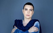 Adriana Calcanhotto encerra trilogia de álbuns em homenagem ao mar com ...