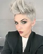 13x Shine Avec Une Coiffure De Pixie Gris! - Coupecourte-femme.com