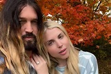 Billy Ray Cyrus anuncia su compromiso con su novia de 34 años [ 2024 ...