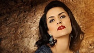 Atriz e cantora Paula Barbosa apresenta o 1º álbum da carreira em SP ...