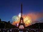 Paris em Fotos: A Torre Eiffel em Dia de Festa.