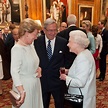 La Reina Isabel y Constantino y Ana María de Grecia en el almuerzo por ...