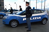 Anche in Calabria la nuova livrea delle auto della Polizia di Stato ...
