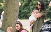 Meghan Markle compartilha foto inédita do filho e se declara no ...