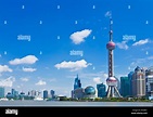 Skyline de Shanghai Pudong con perla de China, República Popular de ...