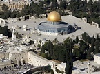 Il Monte del Tempio/Spianata delle Moschee, a Gerusalemme. In basso, a ...