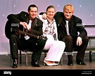 Lonnie Donegan s veuve Sharon Donegan avec son fils, Anthony et Peter ...