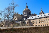 Königliches kloster von el escorial. riesiger palast am stadtrand von ...