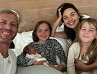 👶 Gal Gadot da a luz a su tercera hija, Daniella 👶 - Radio Rumba Network