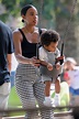 Kelly Rowland lleva a sus hijos, Titan y Noah, al parque: fotos ...