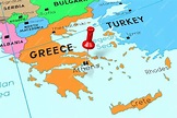 Ciudad capital de grecia atenas fijada en el mapa político | Foto Premium