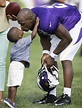 Adrian Peterson 'has a fifth child with former dancer Erica Syion ...