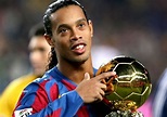 Ronaldinho complete life Biography (Ronaldinho Biography) - Football Popup
