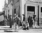 1922 , imagen cotidiana afuera de una pulqueria | Fotos de mexico ...