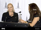 La legendaria actriz Lauren Bacall organiza la ceremonia de iluminación ...