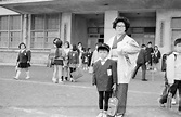 端島小中学校同窓会 - 入学式が今日か明日行われるところが多いと思います。端島小学校には桜の木がなかった。私の頃は入学... | Facebook