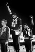 Protesto dos Panteras Negras nas Olimpíadas do México, 1968 | Incrível ...