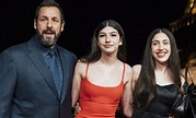 Adam Sandler recibe premio pero sus hijas se llevan toda la atención