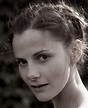 Louise Brealey — Biografi Aktor, Film, Penghargaan & Fakta