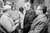 DDR-Bildarchiv: Berlin - Besuch von Konrad Naumann (1928-1992) im VEB ...